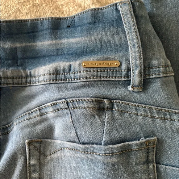 Always Friday Women’s Light Blue Ankle Jeans Size 11 - Picture 3 of 14